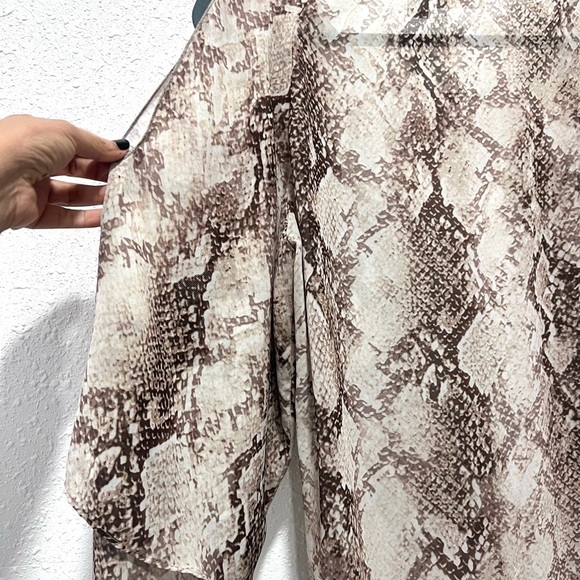 Chico's snake print slit layered sleeves Relaxed Blouse L/12 - Picture 7 of 8